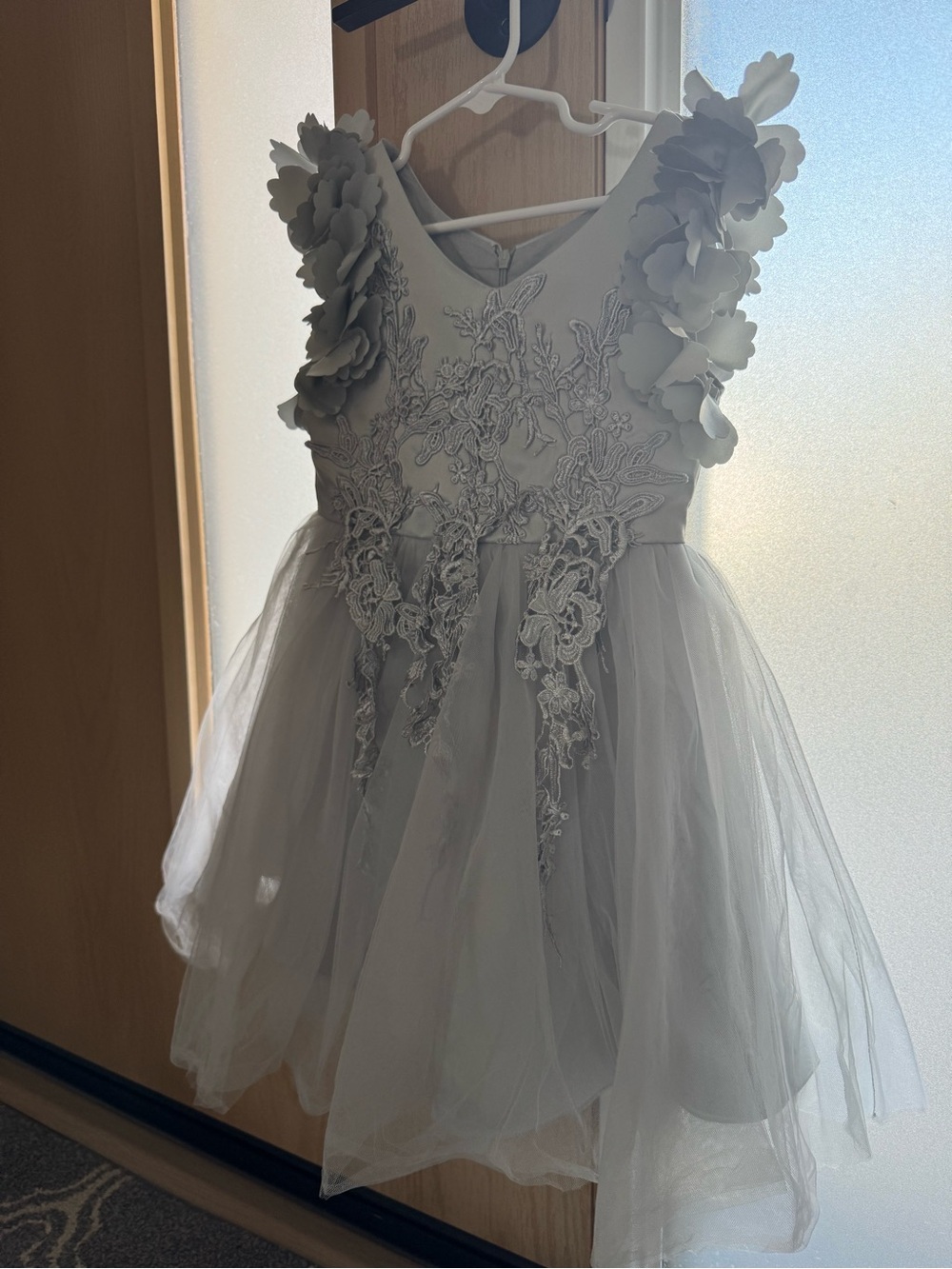 Girls Silver Flower Appliqué Tulle Party Dress Trish scully 4